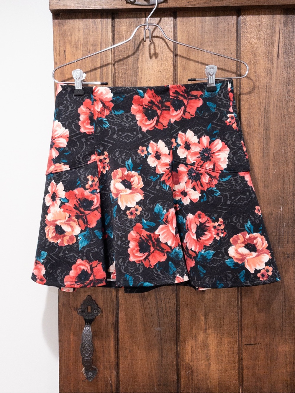 Hollister Black Floral Fit & Flare Mini Skirt Medium Soft Grunge 2010's Whimsy